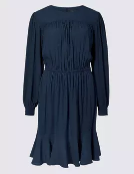 Платье с оборками и длинным рукавом