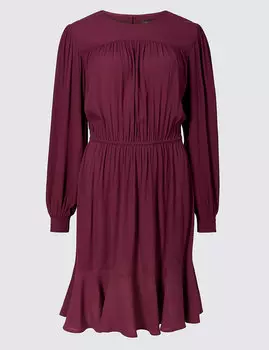 Платье с оборками и длинным рукавом