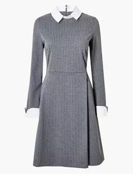 Платье с широким, коротким подолом и длинным рукавом