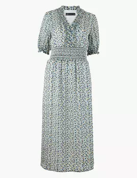 Приталенное расклешенное платье в горошек