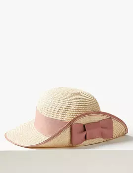 Шляпа с широкими изогнутыми полями украшена бантом