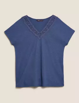 Свободная футболка из льна с V-образной горловиной