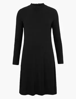 Свободное трикотажное платье до колен с длинным рукавом