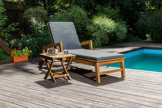 Комплект из шезлонга PAOLO и столика RAMON из акации