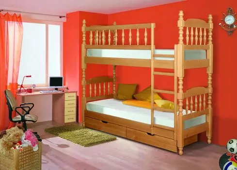 Кровать точеная двухъярусная