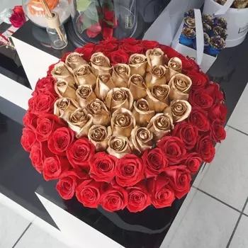 101 Красная и Золотая Роза (50 см.) сердце