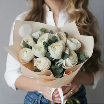 11 Белых Ранункулюсов