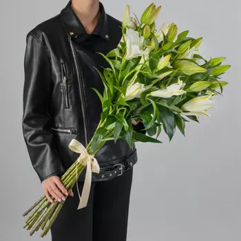 11 Белых Восточных Лилий