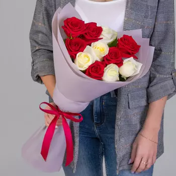 11 Красно-Белых Роз (60 см.)