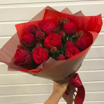 11 Кустовых Пионовидных Красных Роз (50 см.)