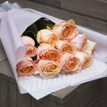 11 Персиковых Роз (60 см.)
