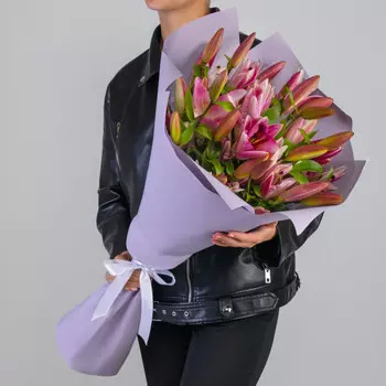 11 Розовых Восточных Лилий