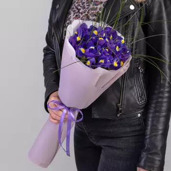 11 Синих Ирисов в упаковке