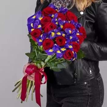 13 Красных Роз и Ирисы