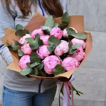 13 Пионов Сара Бернар в крафте