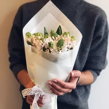 15 Белых Гиацинтов