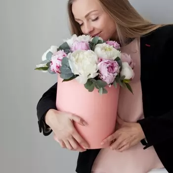 15 Белых и Розовых Пионов в коробке