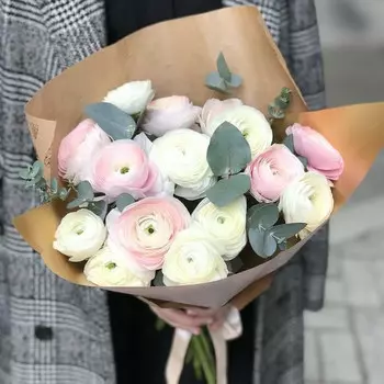 15 Белых и Розовых Ранункулюсов