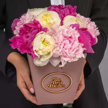 15 Пионов Микс в ящике