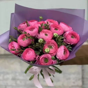 15 Розовых Ранункулюсов