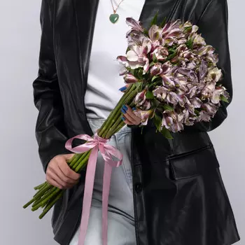 15 Сиреневых Альстромерий