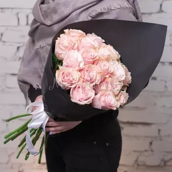 17 Розовых Роз (60 см.)