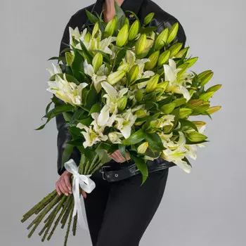 19 Белых Восточных Лилий