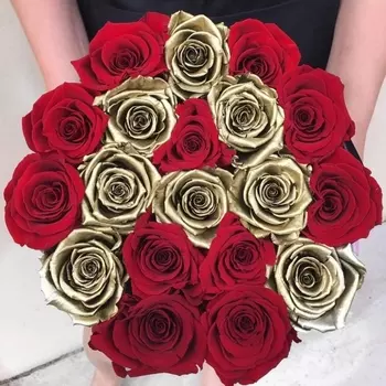 19 Красных и Золотых Роз (50 см.) в коробке буквы