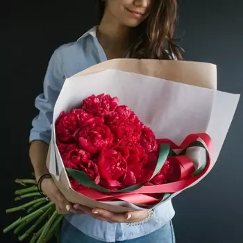 19 Красных Пионов в крафте