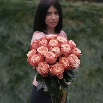 19 Роз Кахала (50 см.)