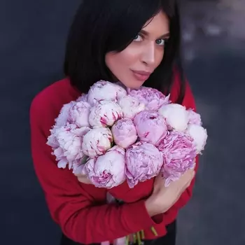 19 Розовых Пионов