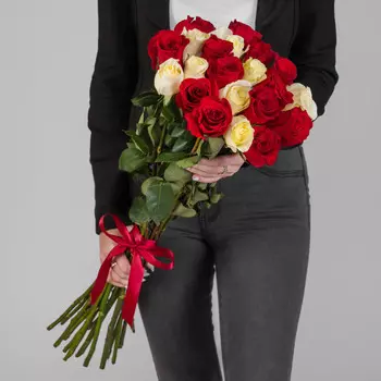 21 Красно-Белая Роза (70 см.)