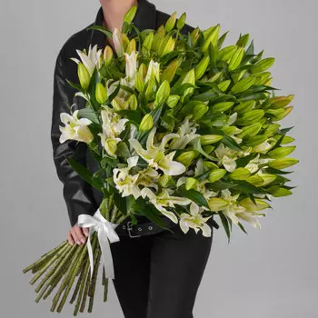 25 Белых Восточных Лилий