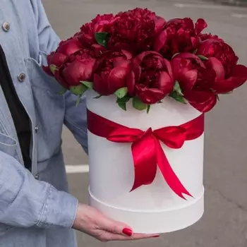 25 Красных Пионов в коробке