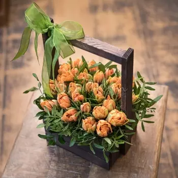 25 Оранжевых Пионовидных Тюльпанов в ящике