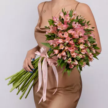 25 Розовых Альстромерий