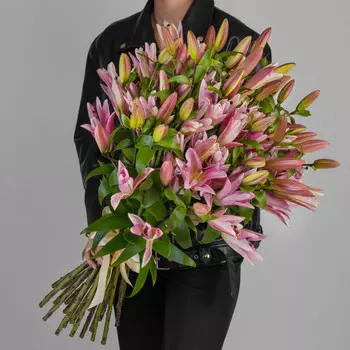 25 Розовых Восточных Лилий