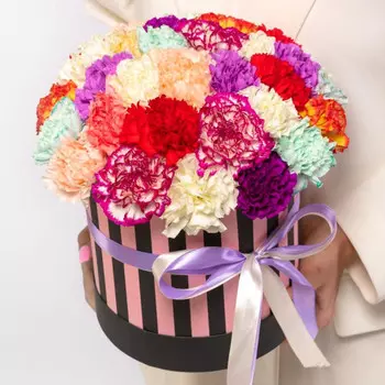 31 Гвоздика Микс в коробке