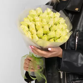 35 Белых Роз (30-40 см.)