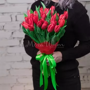 35 Красных Тюльпанов