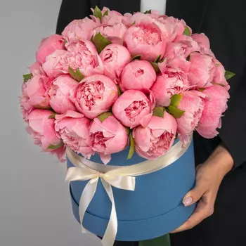 35 Розовых Пионов в коробке