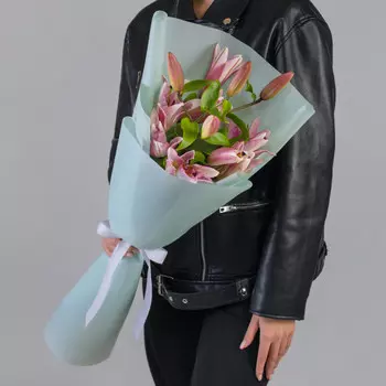 3 Розовые Восточные Лилии