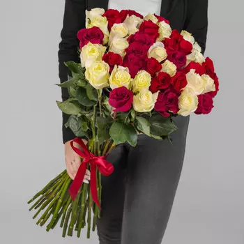 45 Красно-Белых Роз (70 см.)