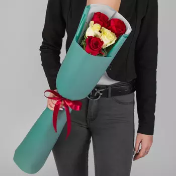 5 Красно-Белых Роз (70 см.)