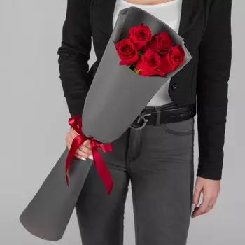 5 Красных Роз (70 см.) в упаковке