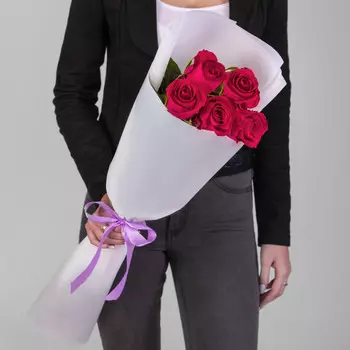 5 Малиновых Роз (70 см.) в упаковке