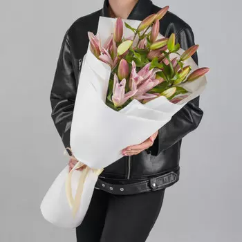 5 Розовых Восточных Лилий