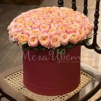 65 Розовых Роз Пионовидных В Шляпной Коробке