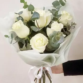 7 Белых Роз (50 см.)