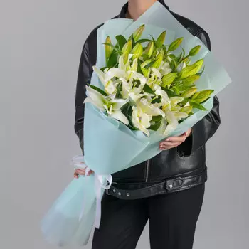 7 Белых Восточных Лилий